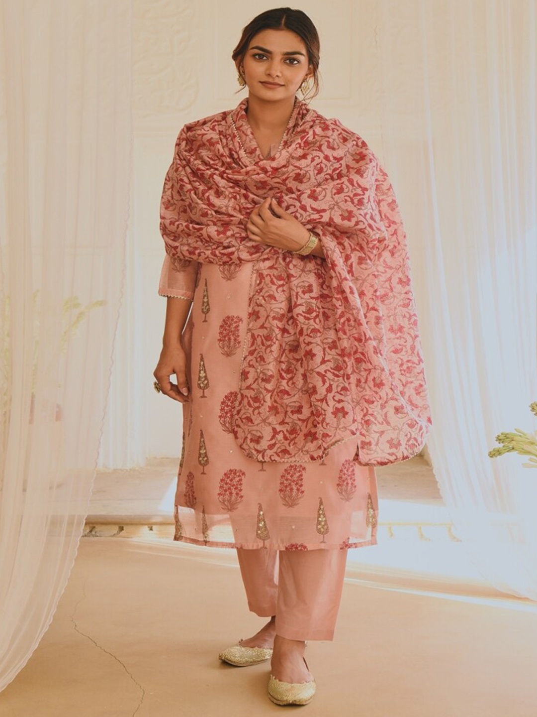 

KARAJ JAIPUR Ethnic Motifs Printed Gotta Patti Kurta with Trousers & Dupatta, Pink