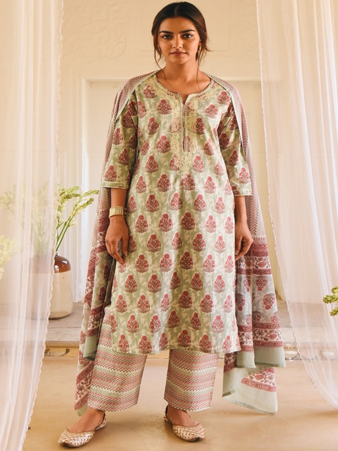 

KARAJ JAIPUR Floral Printed Notched Neck Pure Cotton Kurta With Palazzos & Dupatta, Green