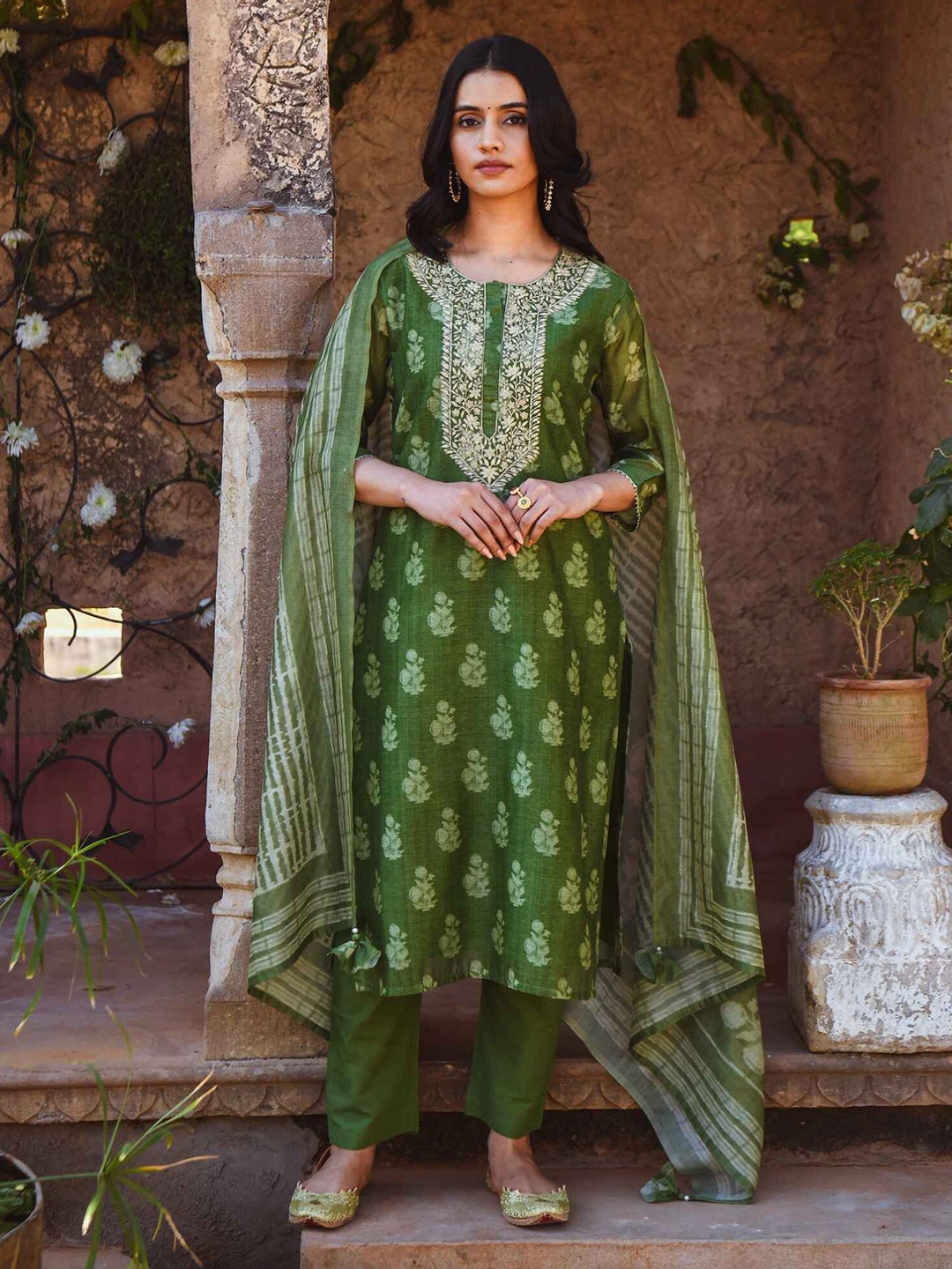 

KARAJ JAIPUR Embroidered Gotta Patti Kurta With Trousers & With Dupatta, Green