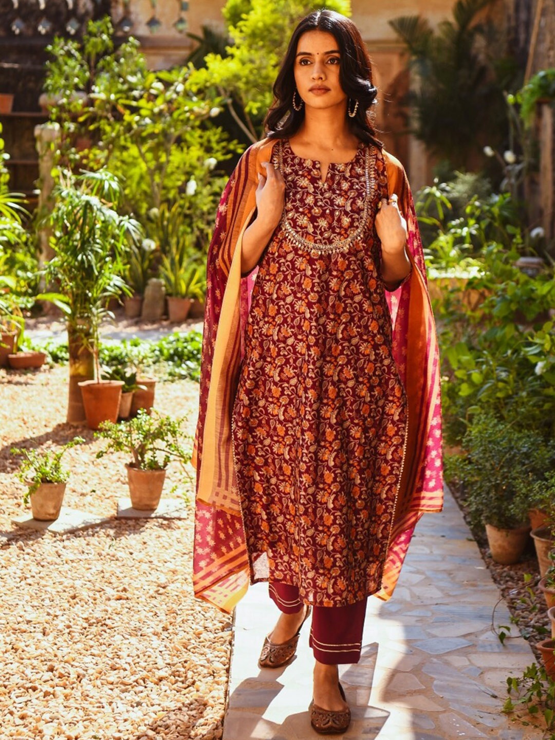 

KARAJ JAIPUR Floral Printed Gotta Patti Kurta with Trousers & Dupatta, Maroon