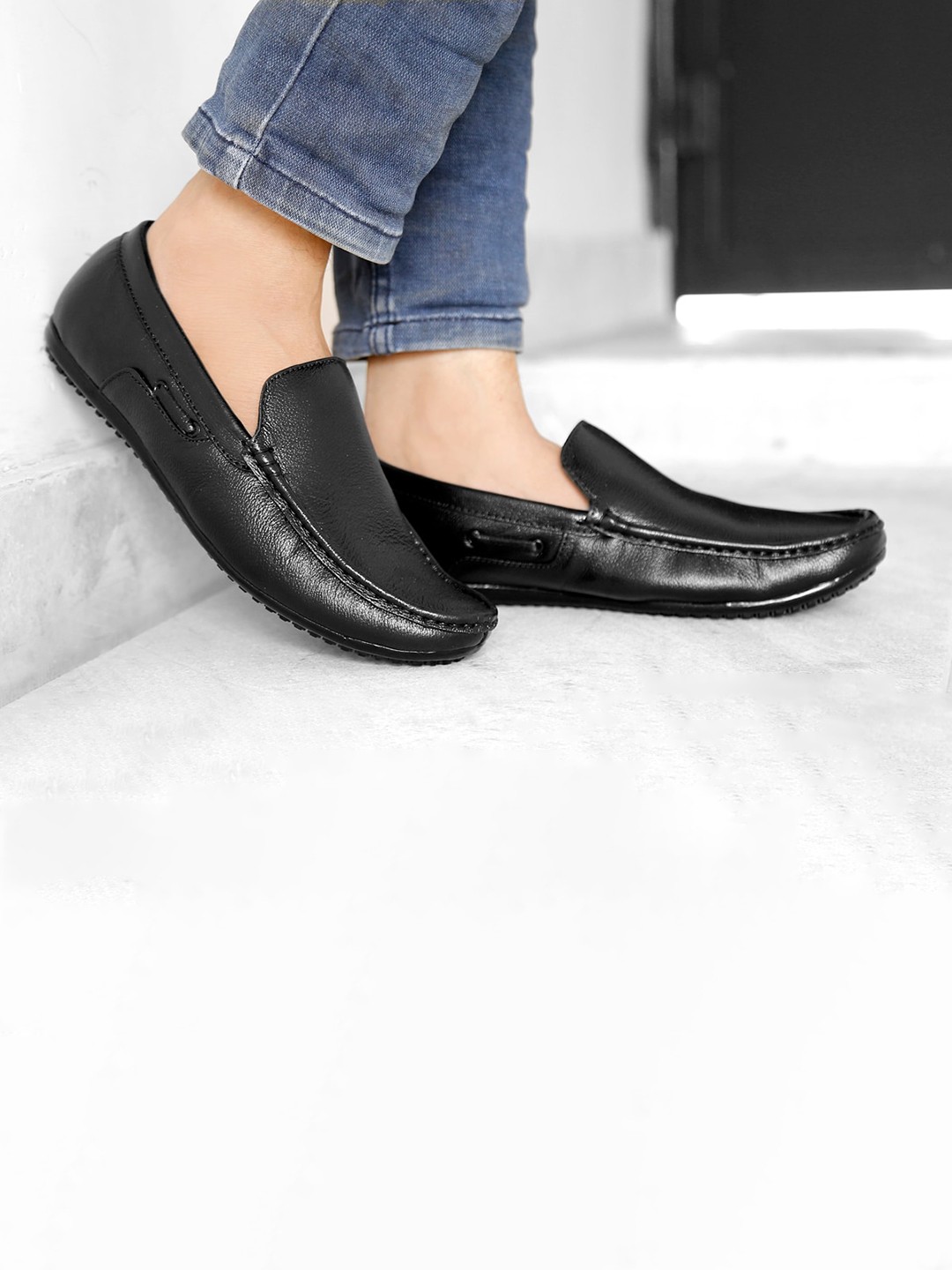 

Bxxy Men Round Toe Leather Formal Loafers, Black