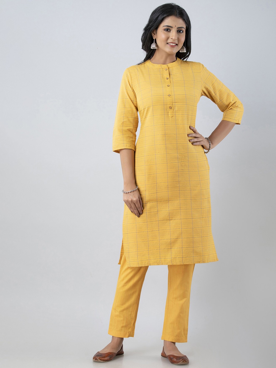 

PREKSHA Checked Mandarin Collar Regular Kurta with Trousers, Mustard