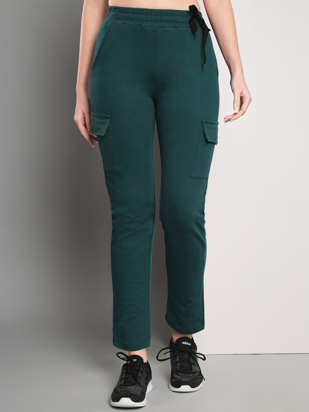 

Q-rious Women Mid-Rise Cotton Lycra Cargo Training & Gym Track Pant, Teal
