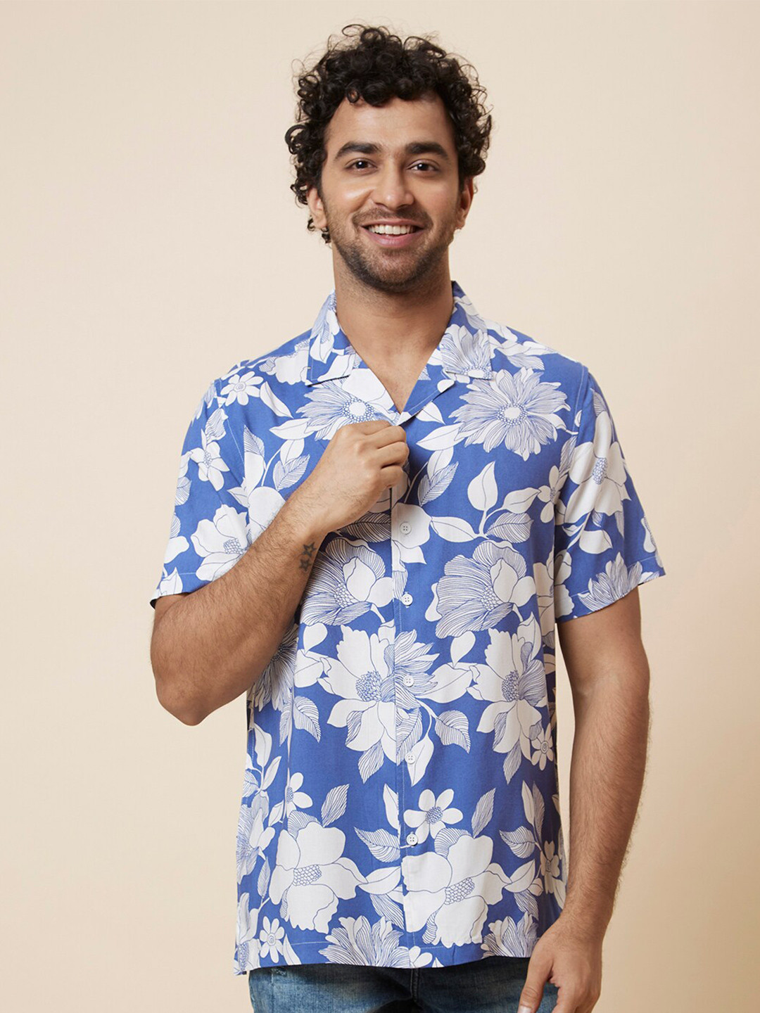 

Globus Blue & White Floral Printed Cuban Collar Casual Shirt