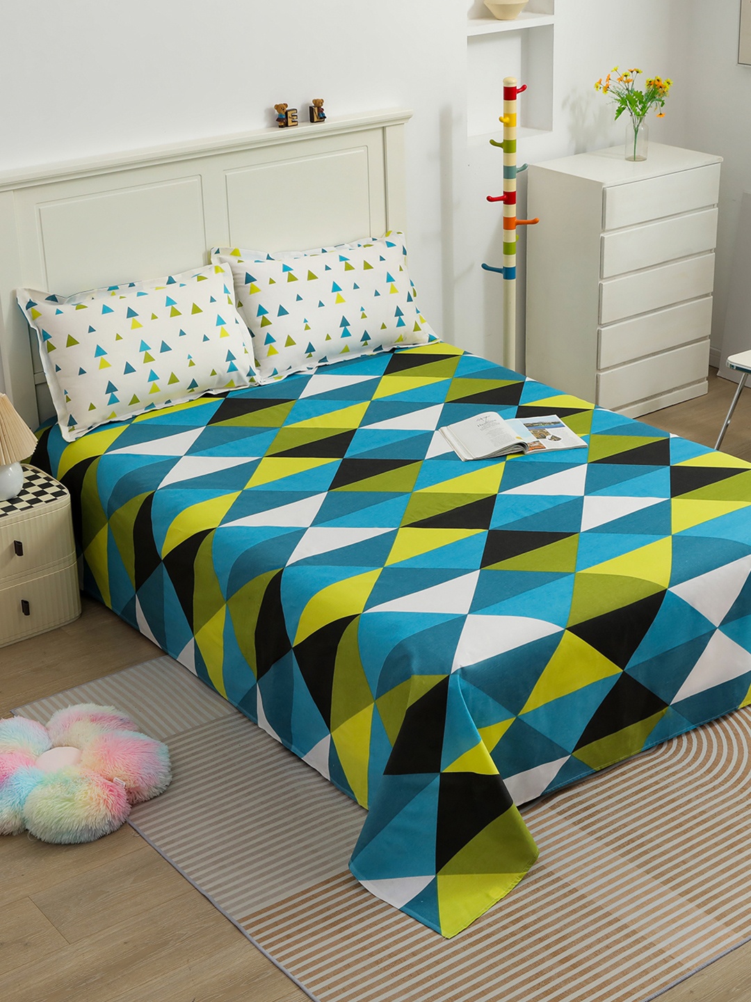 

Story@home Ventura Teal Black Geometric 144 TC Cotton Queen Bedsheet 2 Pillow Covers