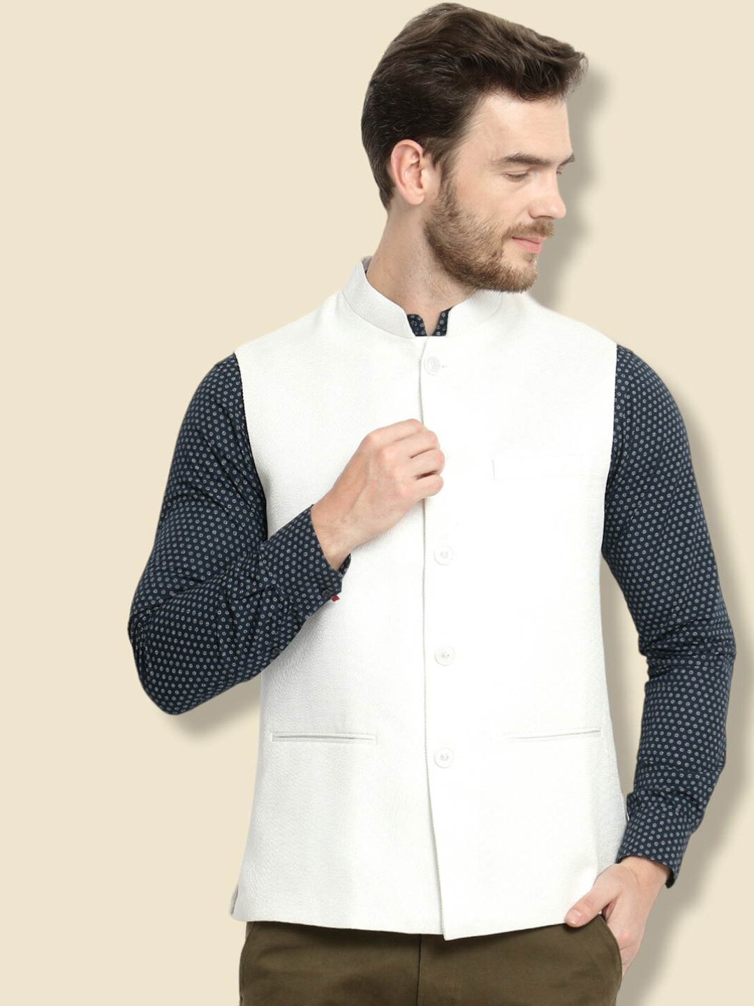 

Vastraa Fusion Men Mandarin Collar Cotton Nehru Jackets, White