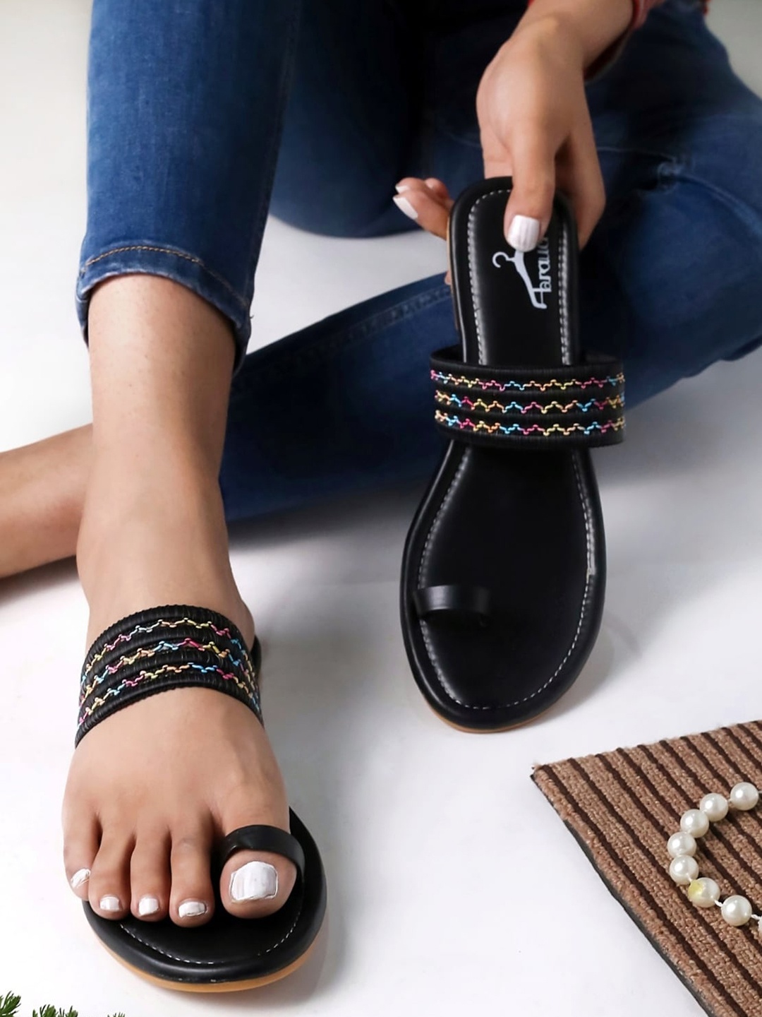 

Brauch Thread Work One Toe Flats, Black