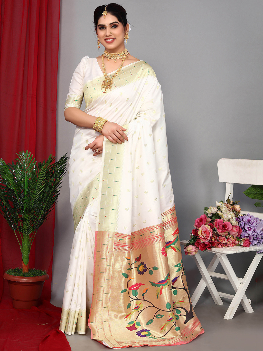 

Ekta Textiles Paisley Woven Design Zari Pure Silk Banarasi Saree, White