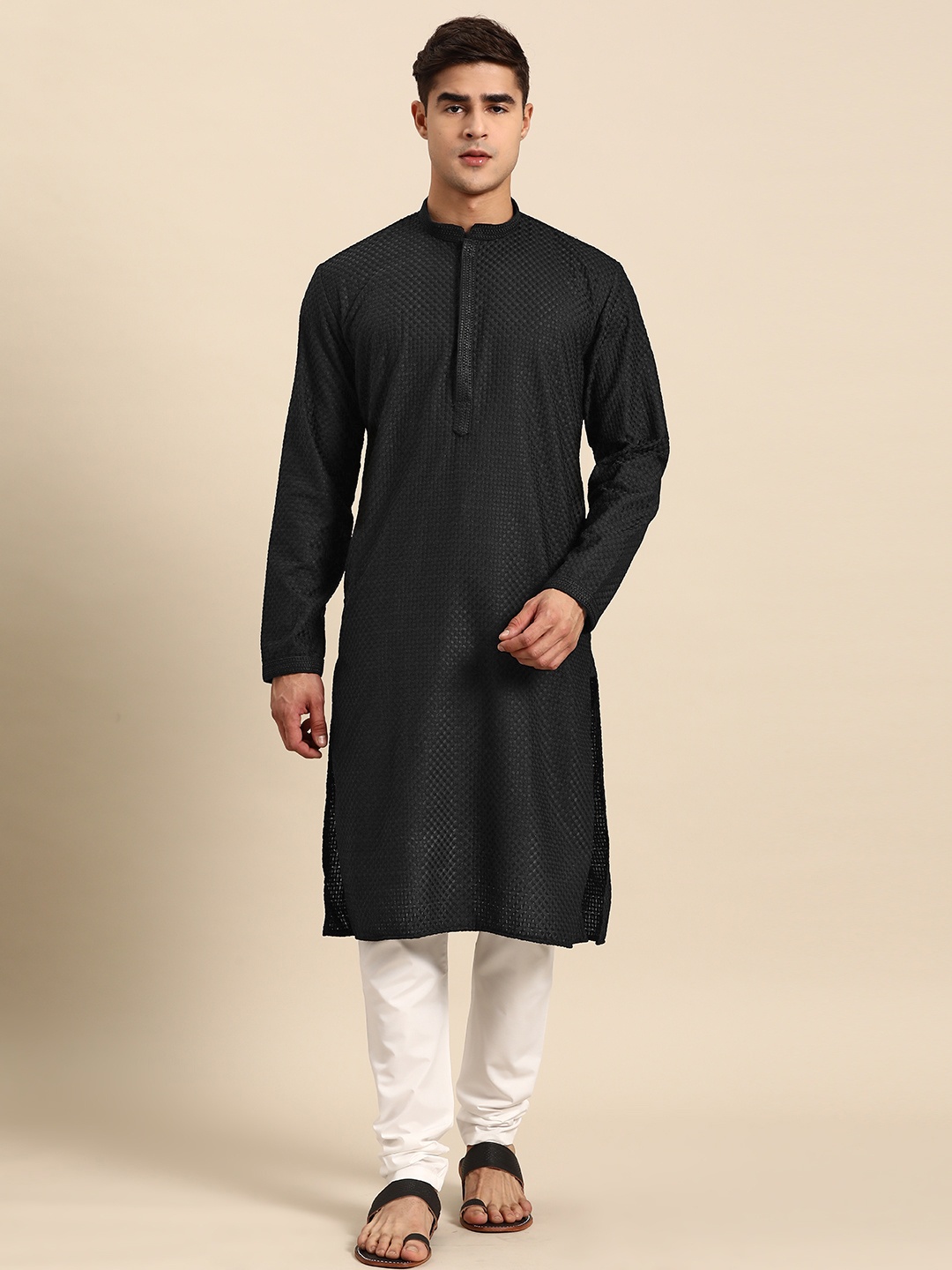 

RAJUBHAI HARGOVINDAS Men Chikankari Embroidered Cotton Kurta, Black