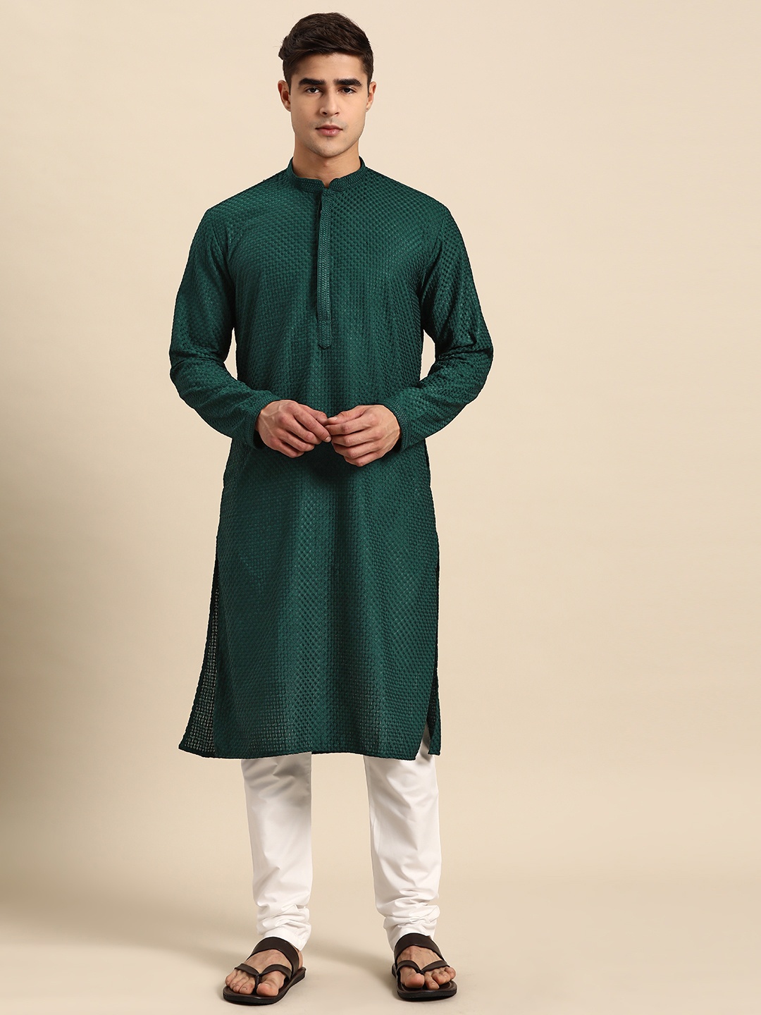

RAJUBHAI HARGOVINDAS Men Chikankari Embroidered Cotton Kurta, Teal