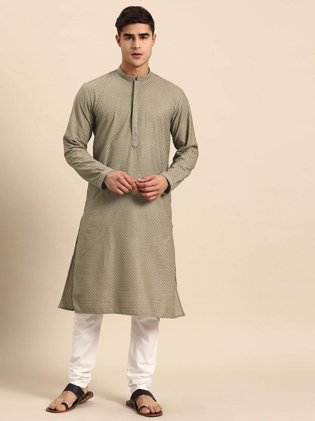 

RAJUBHAI HARGOVINDAS Men Chikankari Embroidered Cotton Kurta, Beige