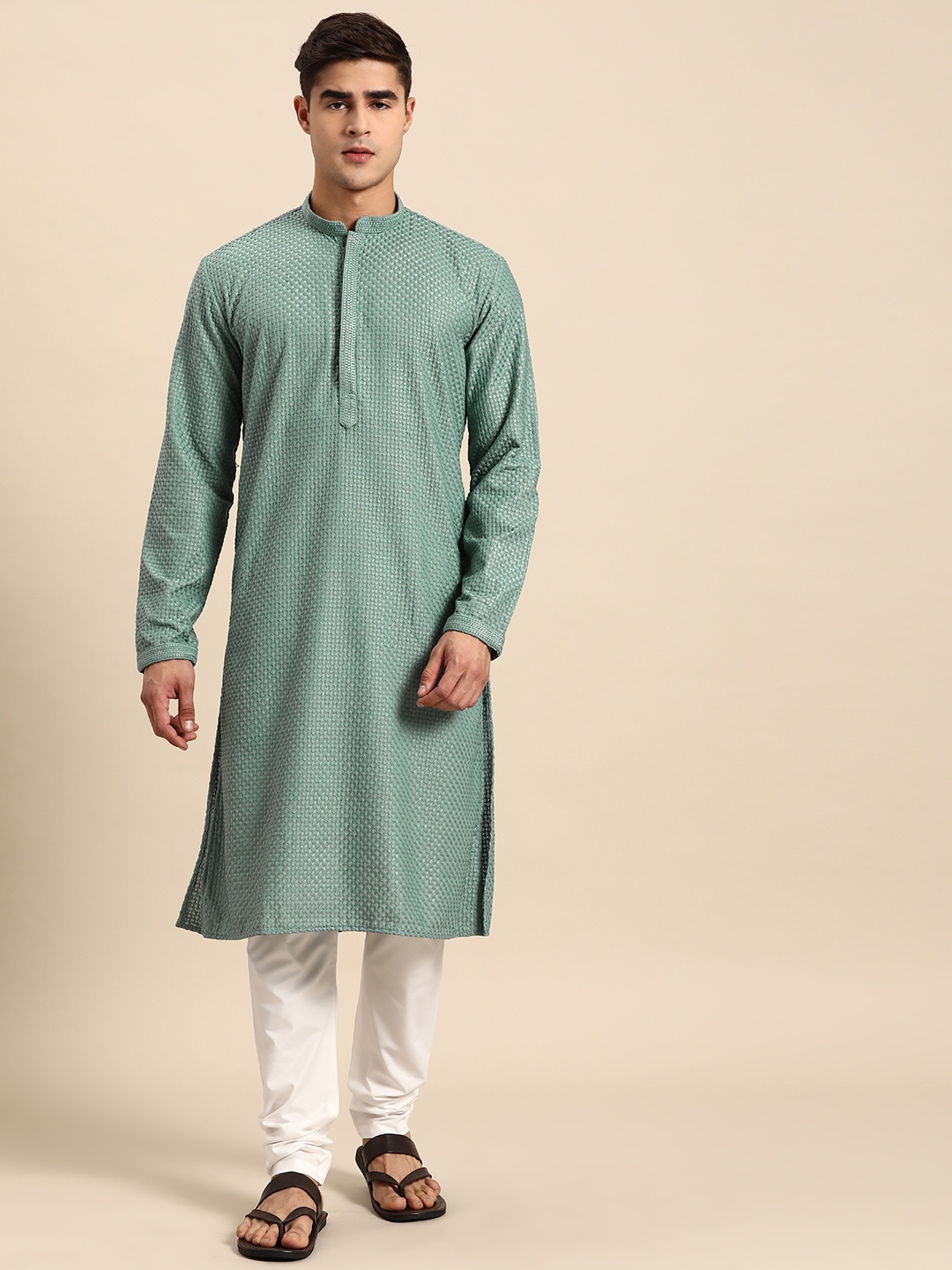 

RAJUBHAI HARGOVINDAS Men Chikankari Embroidered Cotton Kurta, Green
