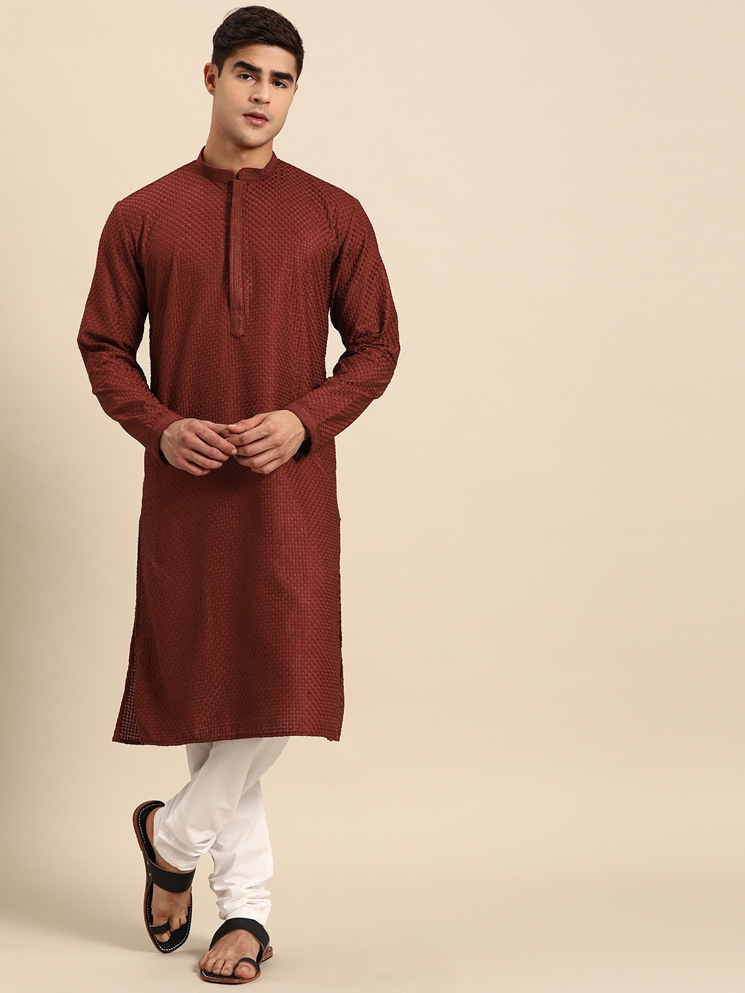

RAJUBHAI HARGOVINDAS Men Chikankari Embroidered Cotton Kurta, Maroon