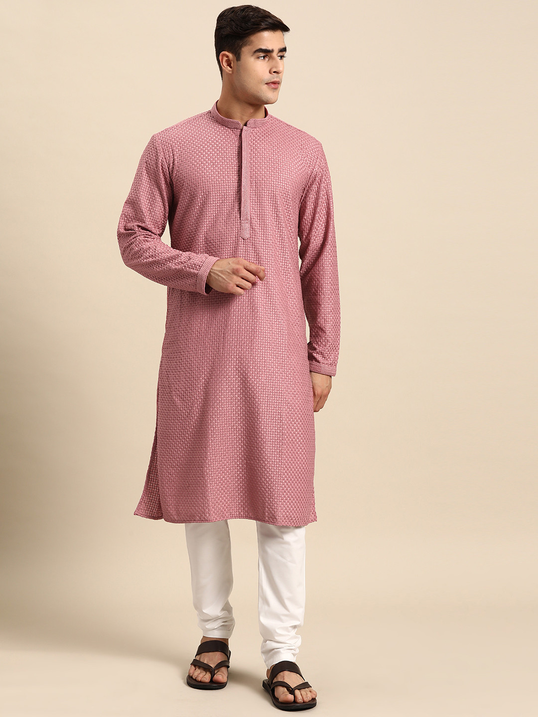 

RAJUBHAI HARGOVINDAS Men Geometric Embroidered Chikankari Pure Cotton Kurta, Pink
