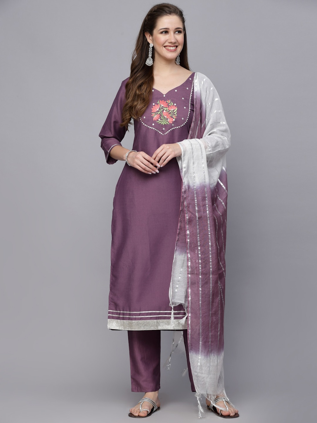 

Stylum Mauve & White Floral Yoke Design Thread Work Kurta With Trousers & Dupatta