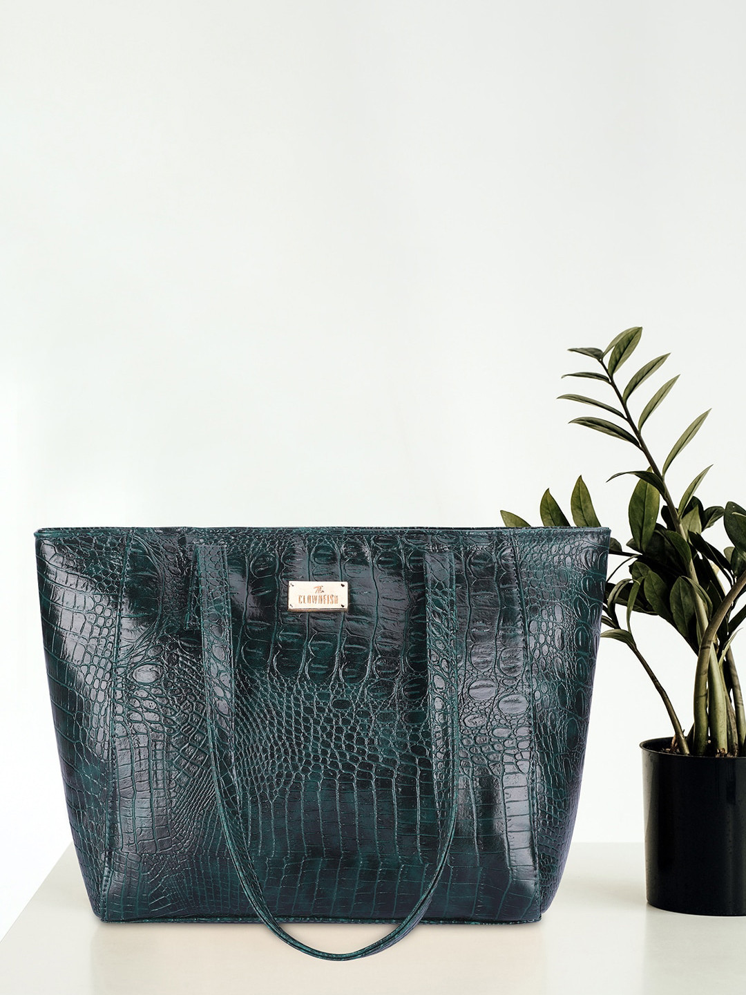 

THE CLOWNFISH Women Textured Leather Shoulder Bag, Green