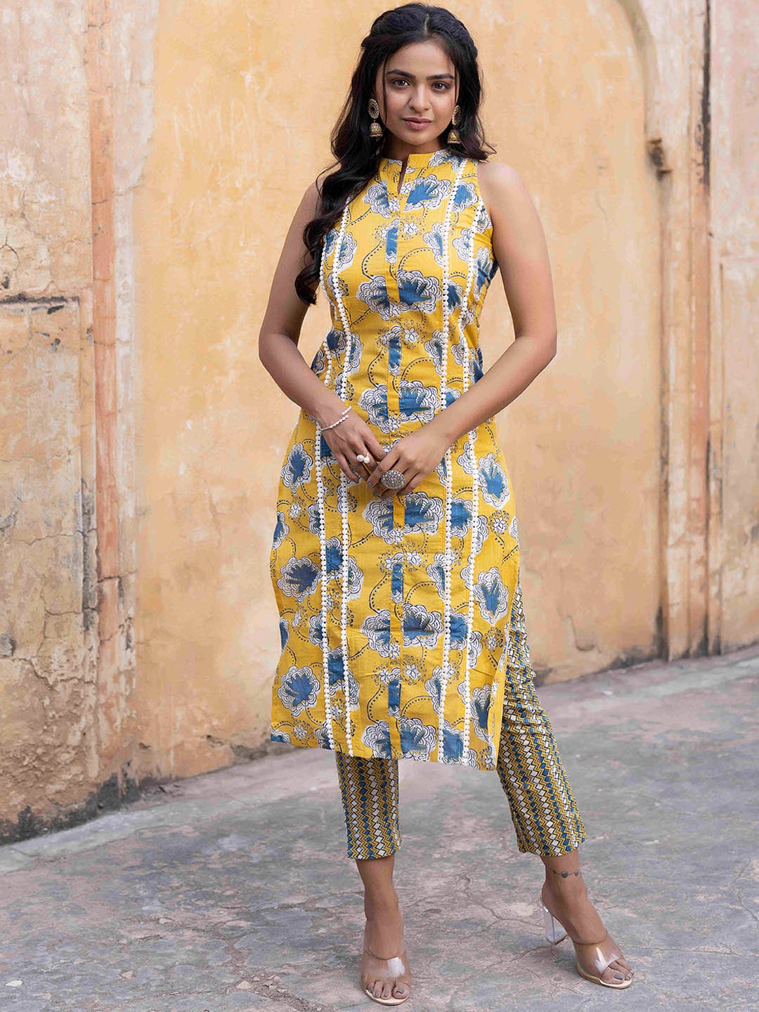 

Ragavi Printed Mandarin Collar Cotton Kurta Set, Yellow
