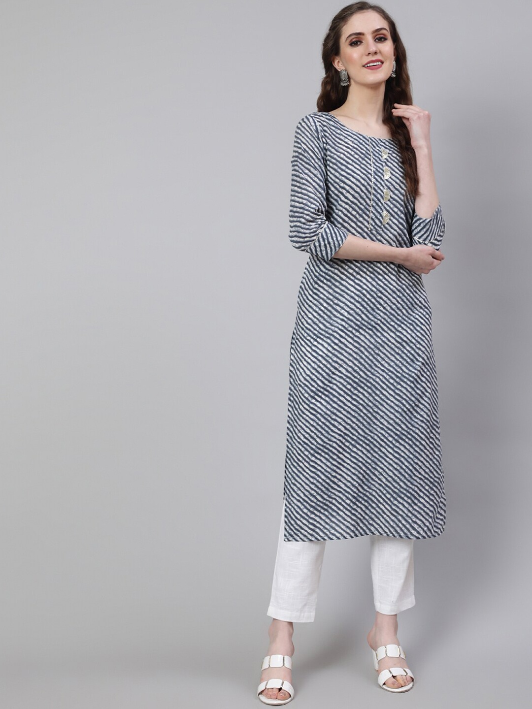 

THE NKS PLUS Leheriya Printed Gotta Patti Cotton Kurta, Grey
