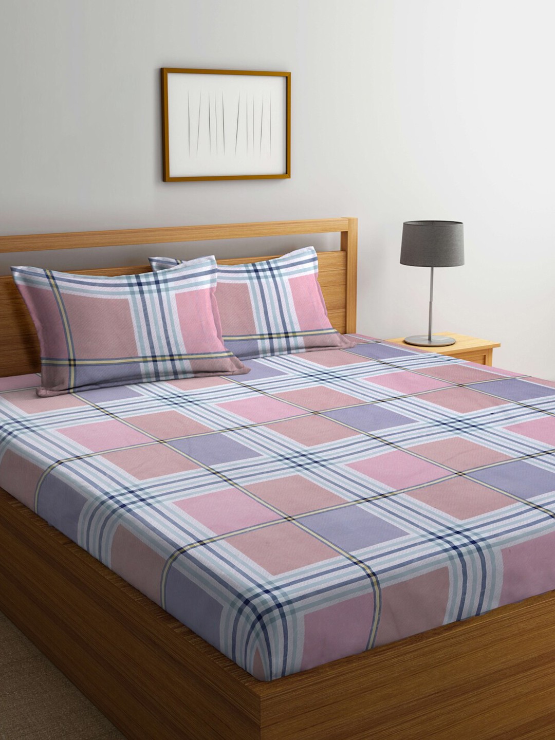 

Arrabi Peach Geometric 300 TC Cotton Blend King Size Fitted Bedsheet With 2 Pillow Covers