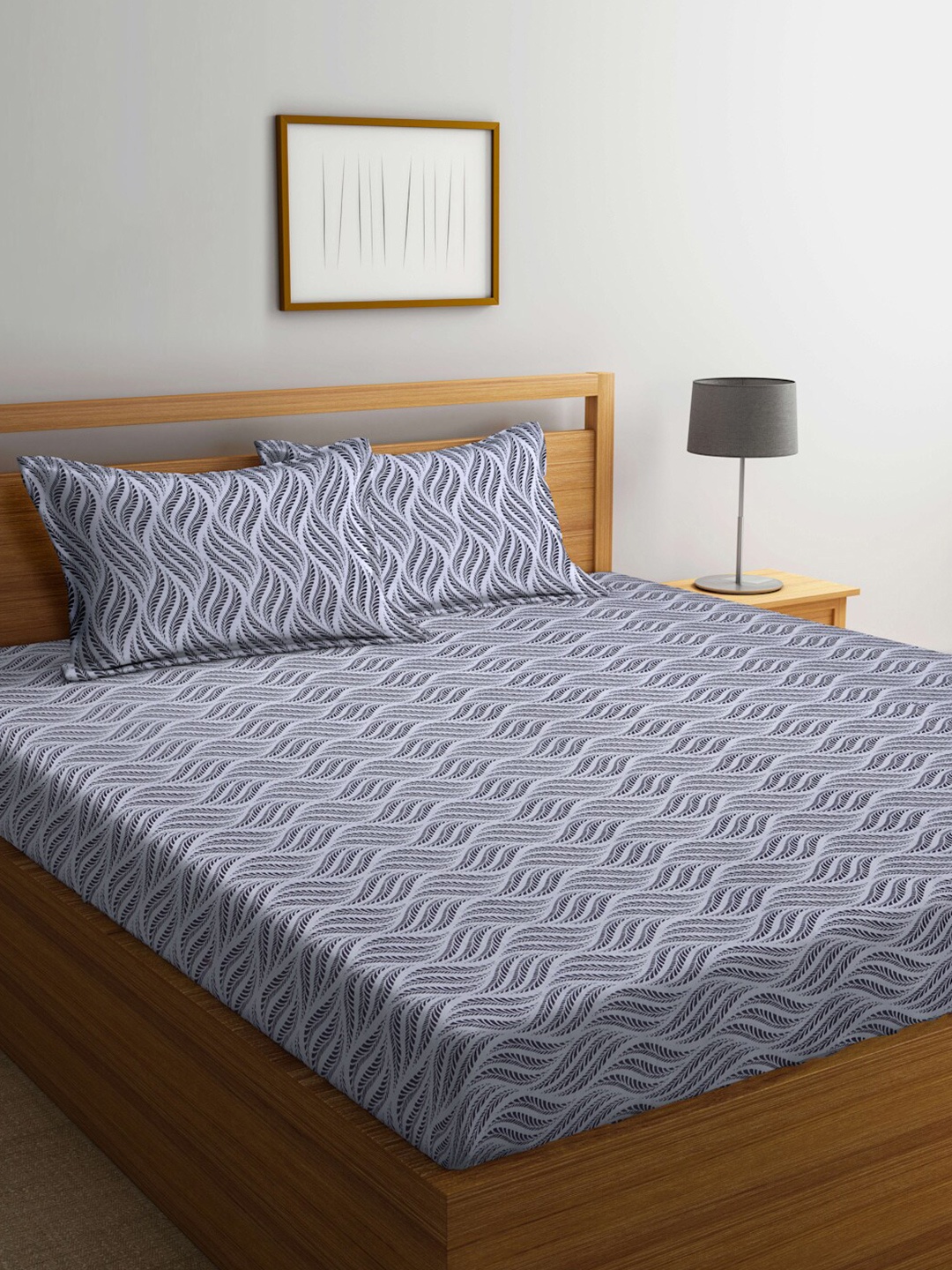 

Arrabi White & Grey Geometric 300 TC Fitted King Bedsheet With 2 Pillow Covers