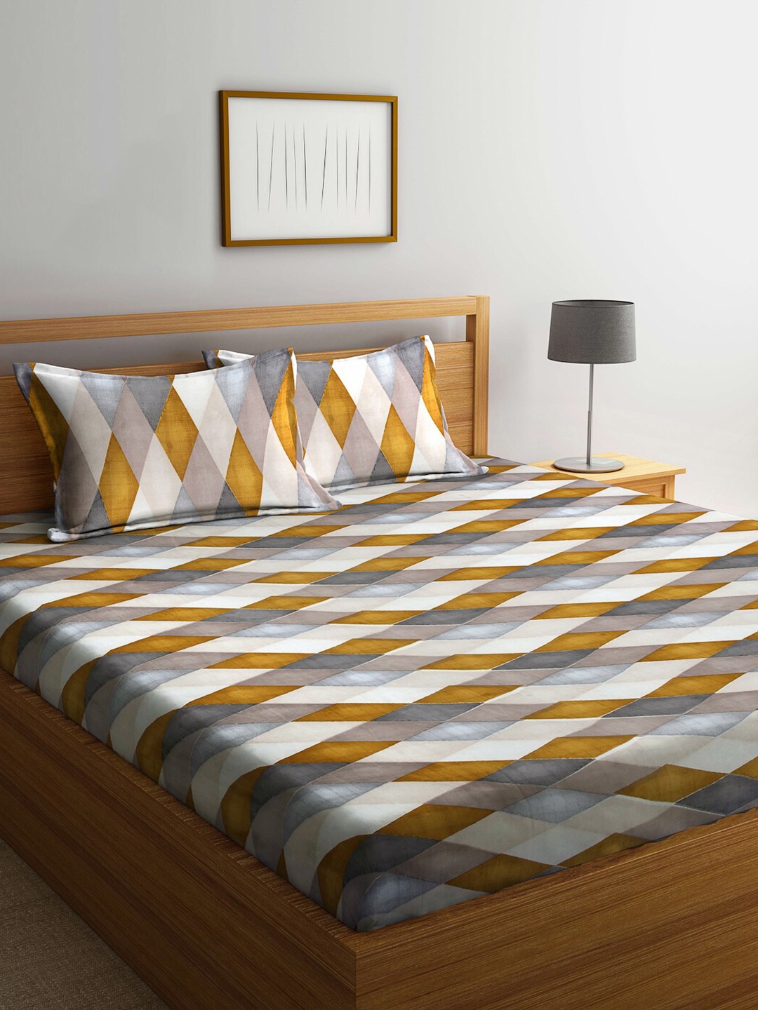 

Arrabi White & Grey Geometric 300 TC King Size Fitted Bedsheet With 2 Pillow Covers