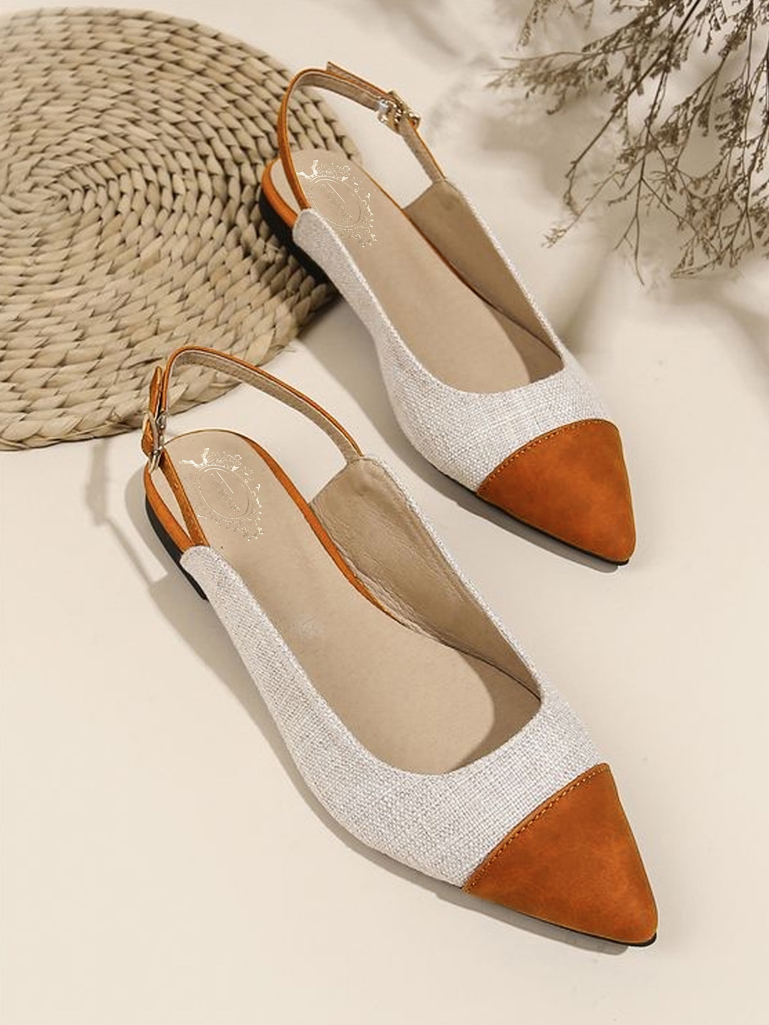 

Shoetopia Colourblocked Pointed Toe Mules, Off white