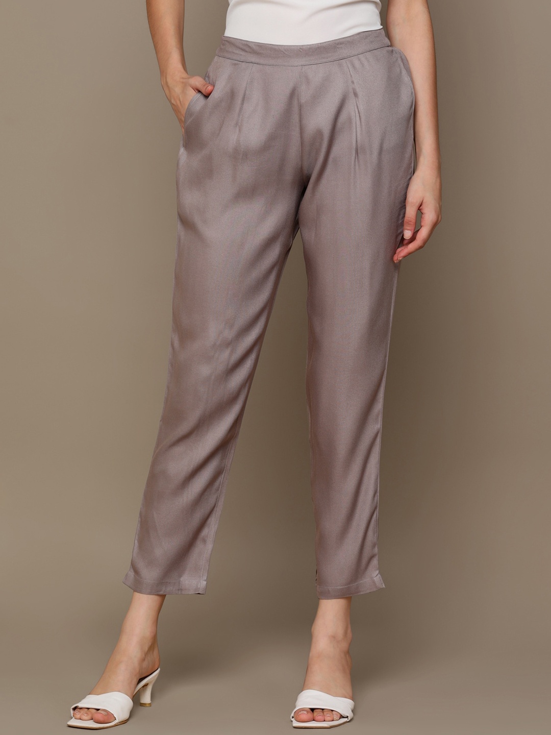 

MALHAAR Women Mid Rise Plain Cotton Cropped Pleated Trousers, Grey