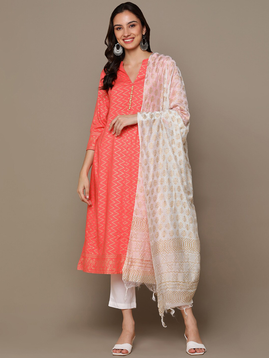 

MALHAAR Ethnic Motifs Printed Regular Kurta with Trousers & With Dupatta, Peach