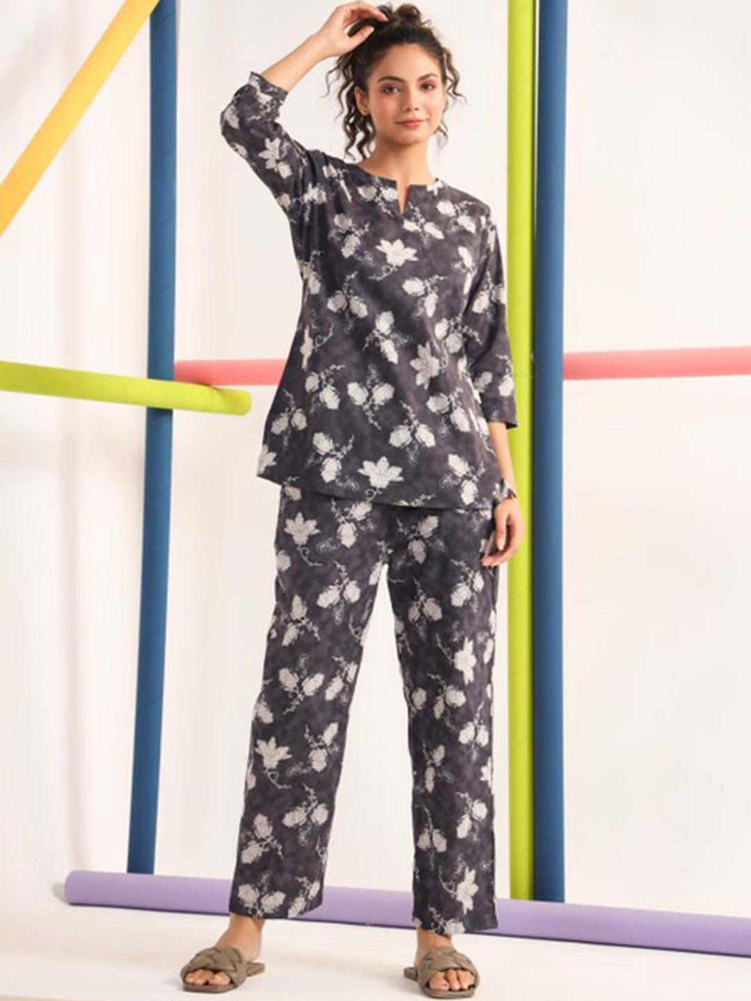 

JISORA Black Floral Printed Pure Cotton Night Suit