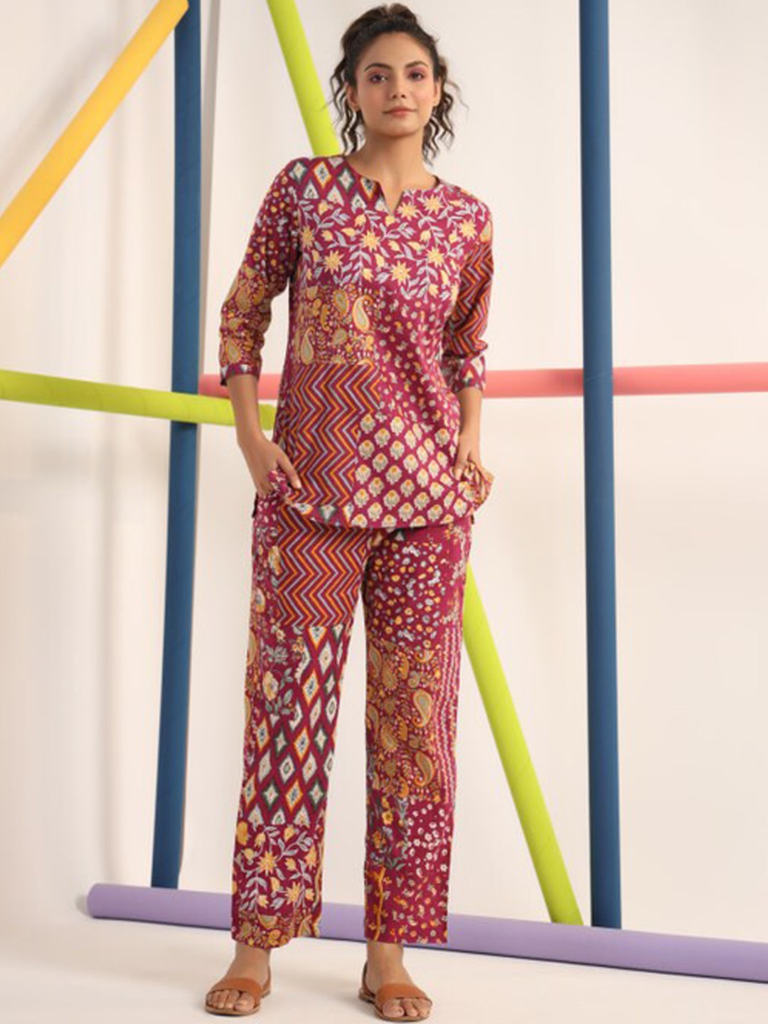 

JISORA Maroon Ethnic Motifs Printed Pure Cotton Night Suit