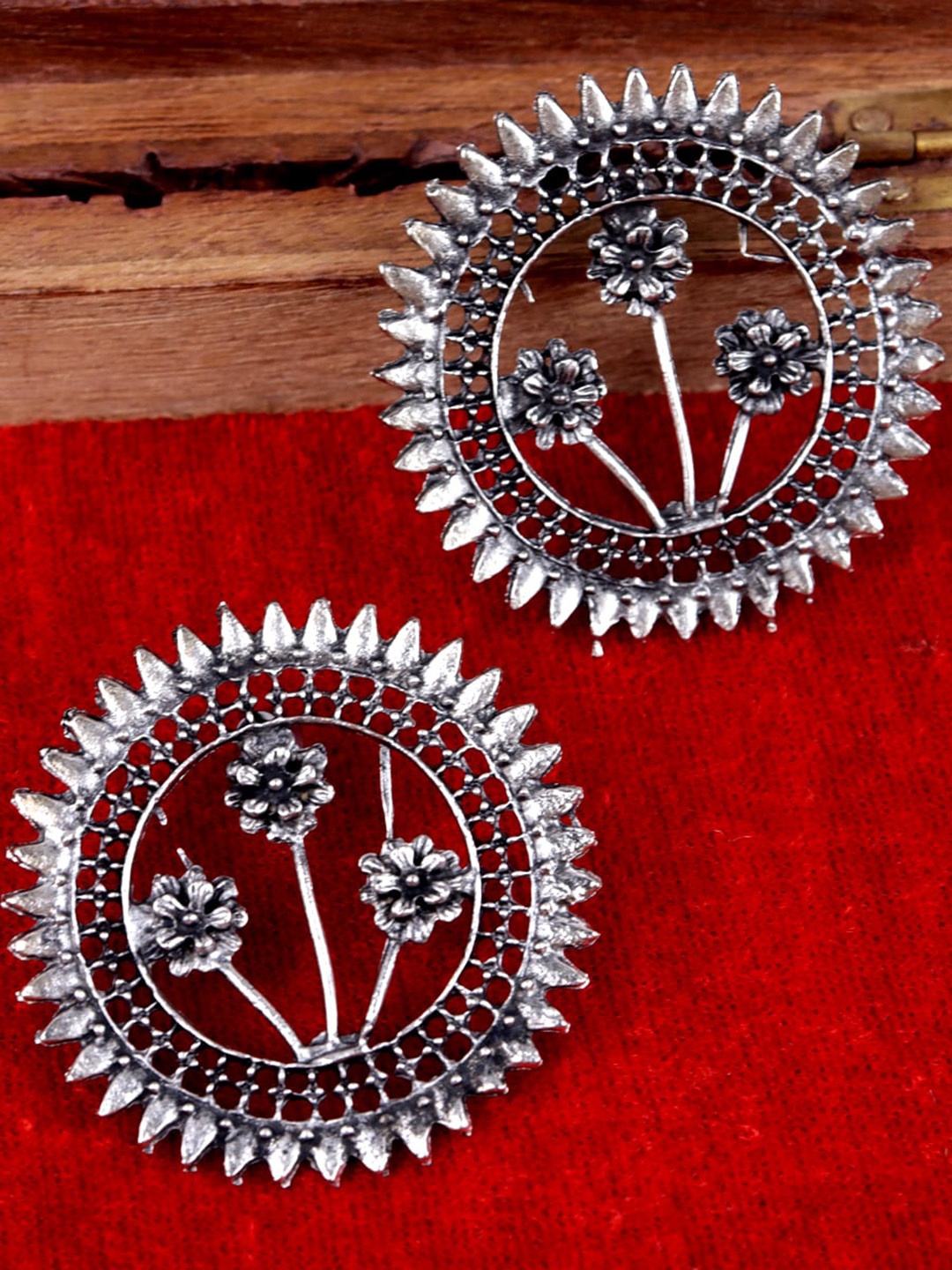

VAGHBHATT Classic Studs Earrings, Silver
