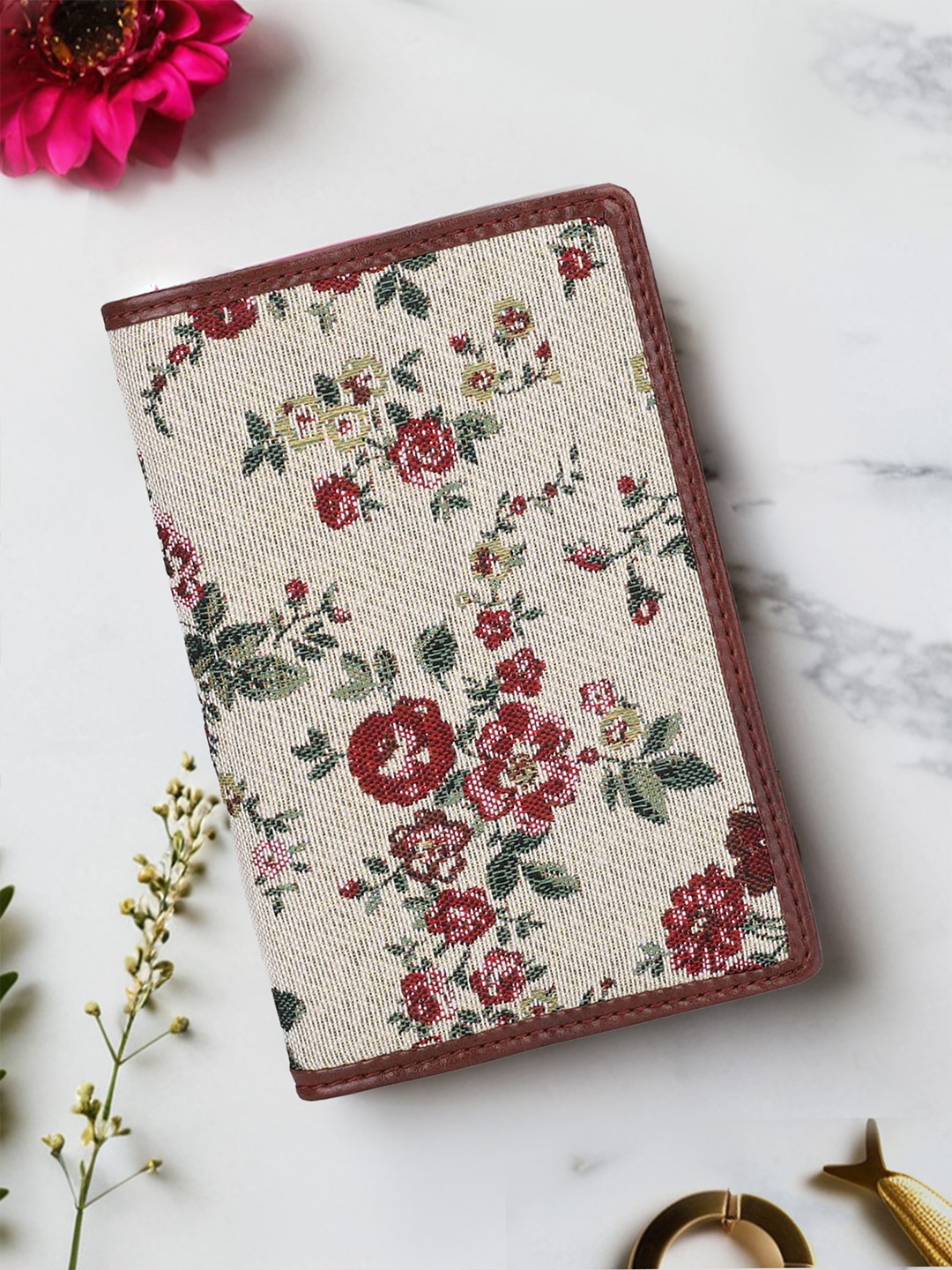 

THE CLOWNFISH Glamour Fold Women Floral Printed Leather Passport Holder, Beige