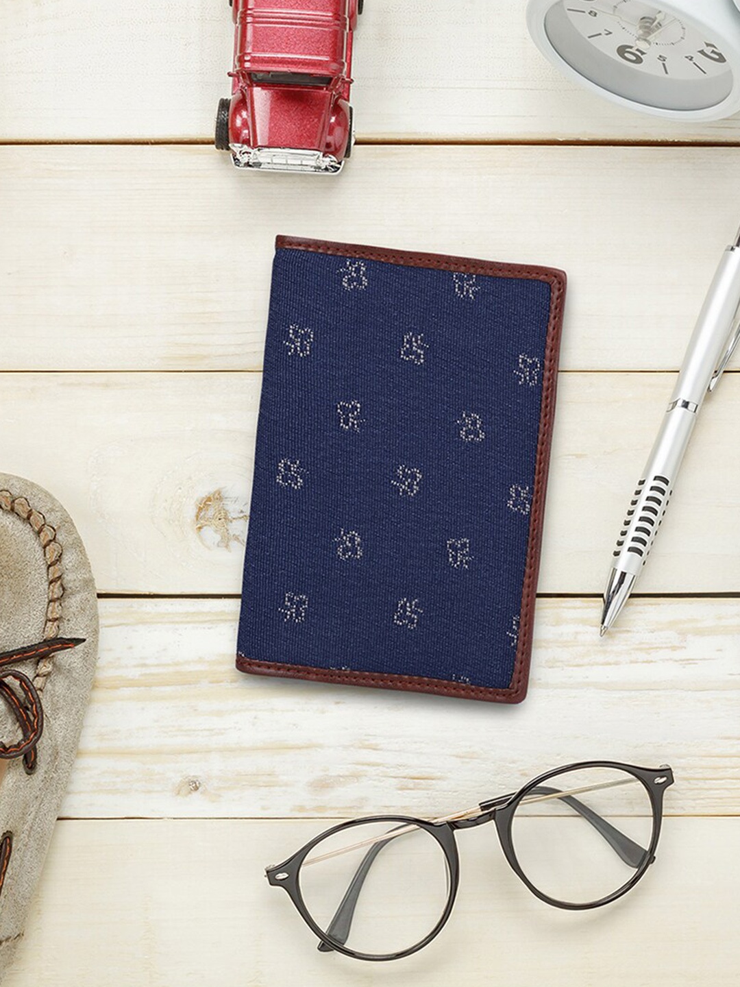 

THE CLOWNFISH Glamour Fold Women Floral Printed Leather Passport Holder, Navy blue