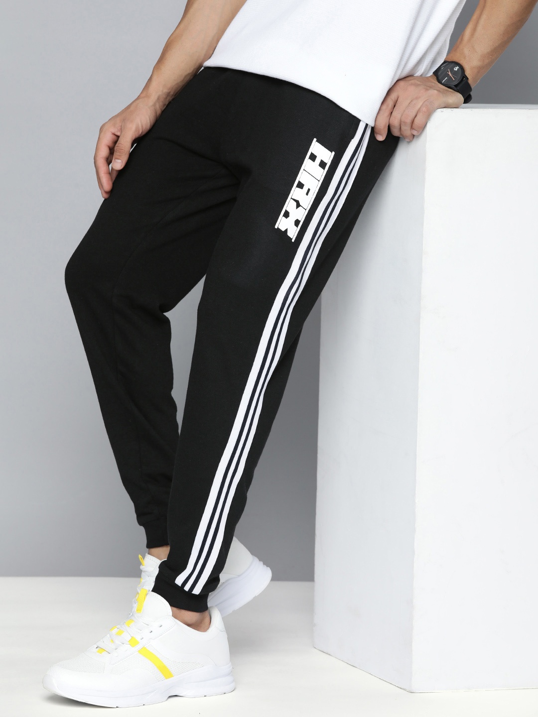 

HRX by Hrithik Roshan Men Lifestyle Striped Terry Joggers, Black