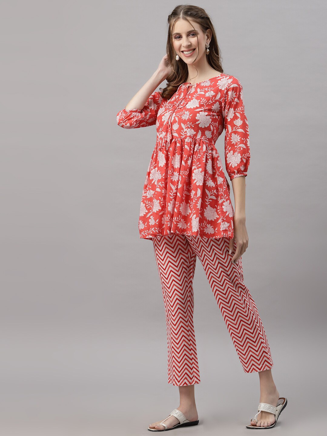 

Ragavi Floral Printed Night Suit, Red