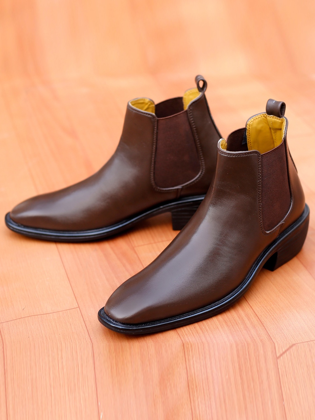 

Bxxy Men Mid Top Block-Heel Chelsea Elevator Boots, Brown