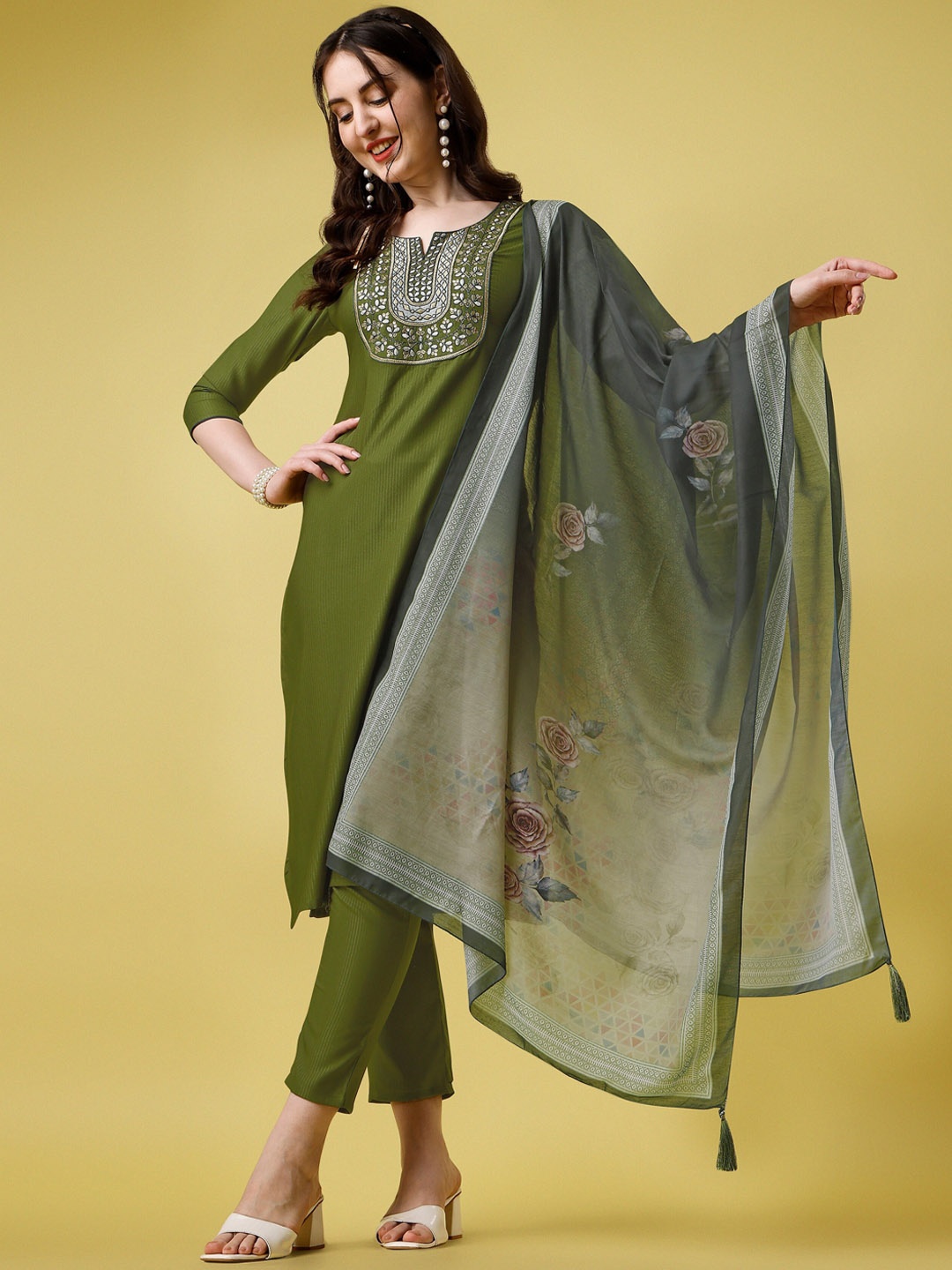 

ASPORA Ethnic Motifs Yoke Design Zari Regular Kurta with Trousers & With Dupatta, Green