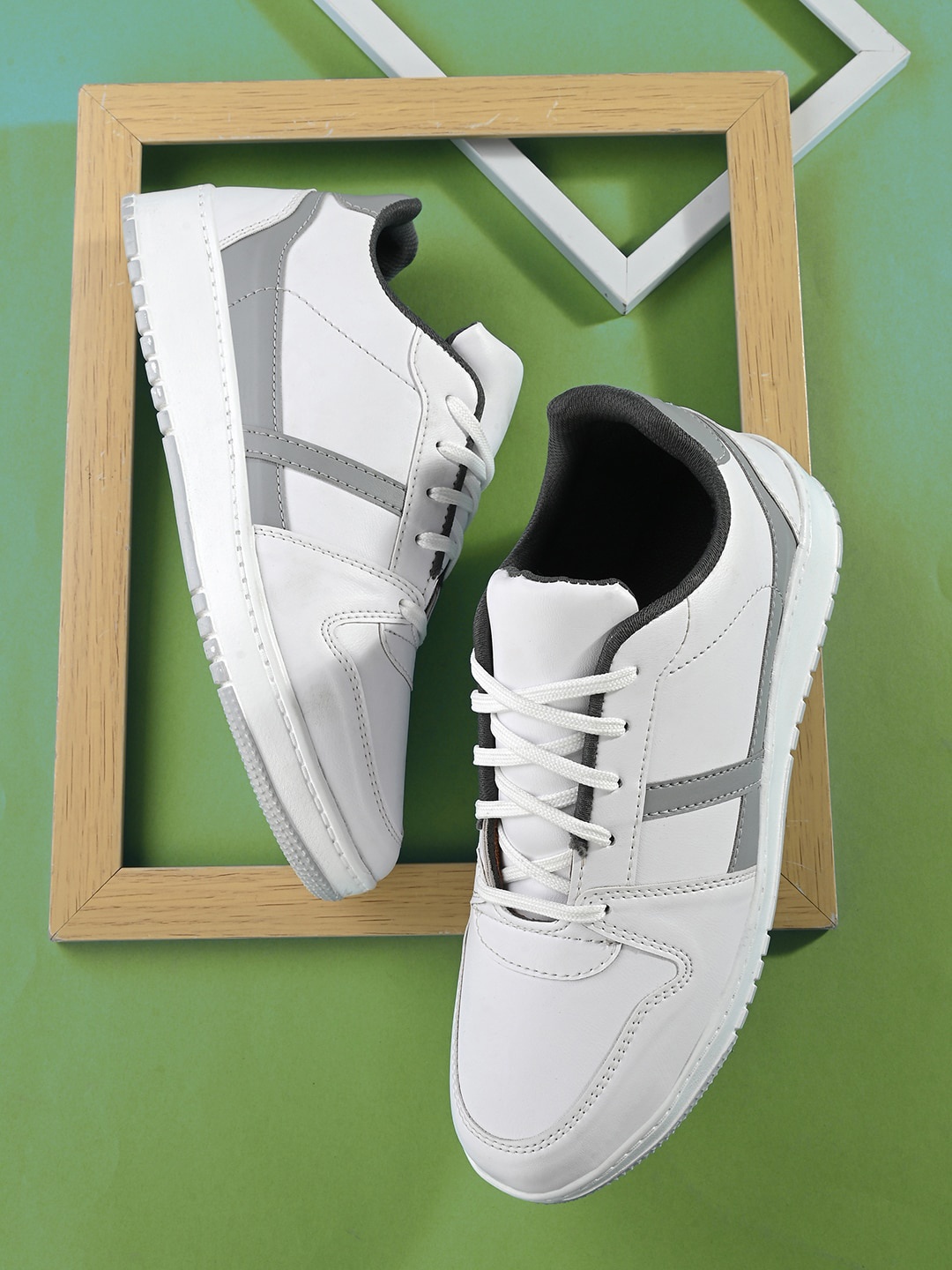 

The Roadster Lifestyle Co. Men White And Grey Colourblocked Sneakers