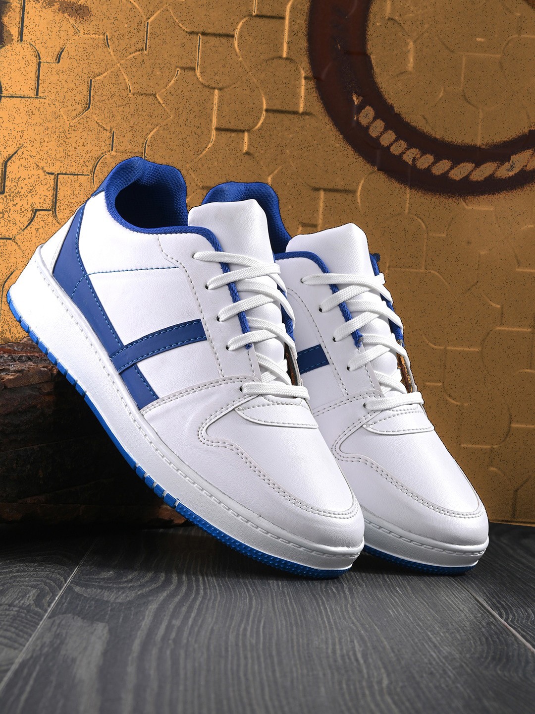 

The Roadster Lifestyle Co. Men White And Blue Colourblocked Sneakers
