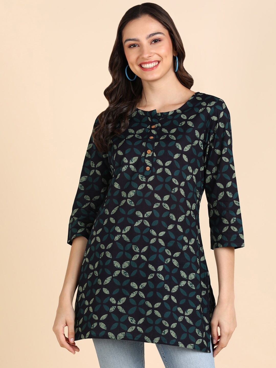

VEDANA Floral Printed Round Neck Pure Cotton Kurti, Navy blue