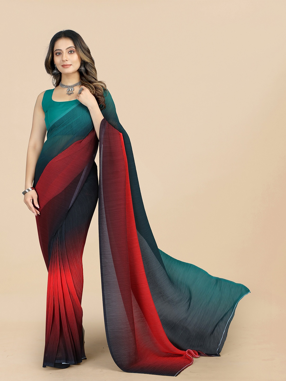 

Sidhidata Crushed Colourblocked Pure Georgette Saree, Red