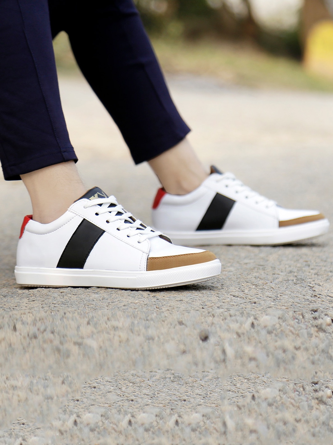 

Bxxy Men Colourblocked Sneakers, White