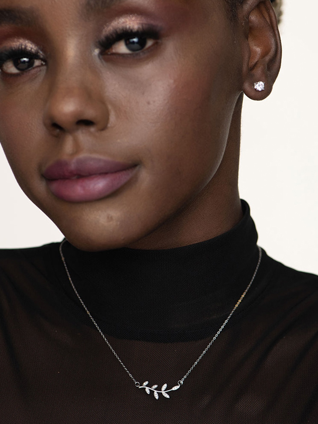 

PALMONAS 925 Sterling Silver Silver-Plated Leaf Shaped Minimal Necklace
