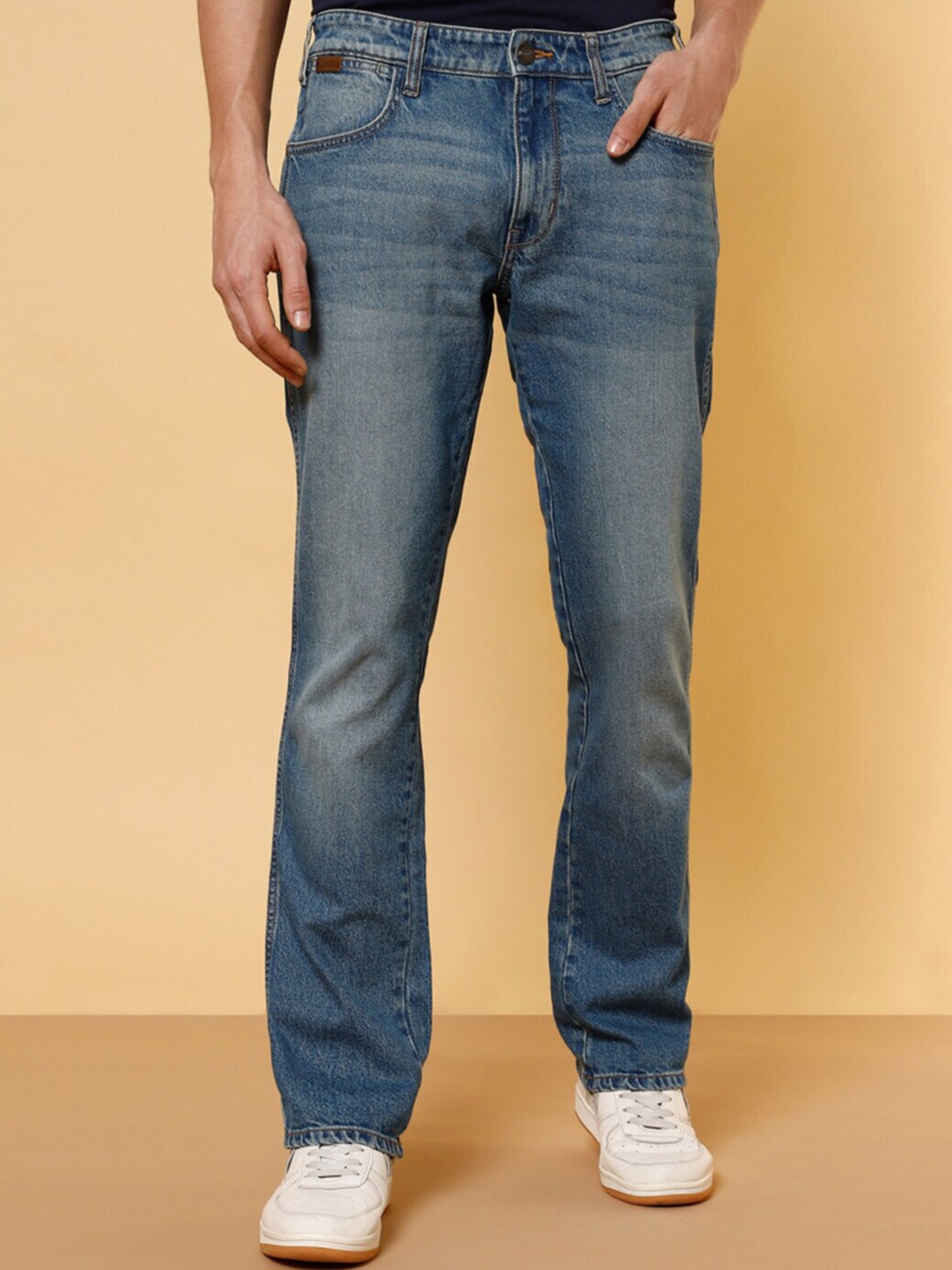 

Wrangler Men Millard Light Fade Jeans, Blue