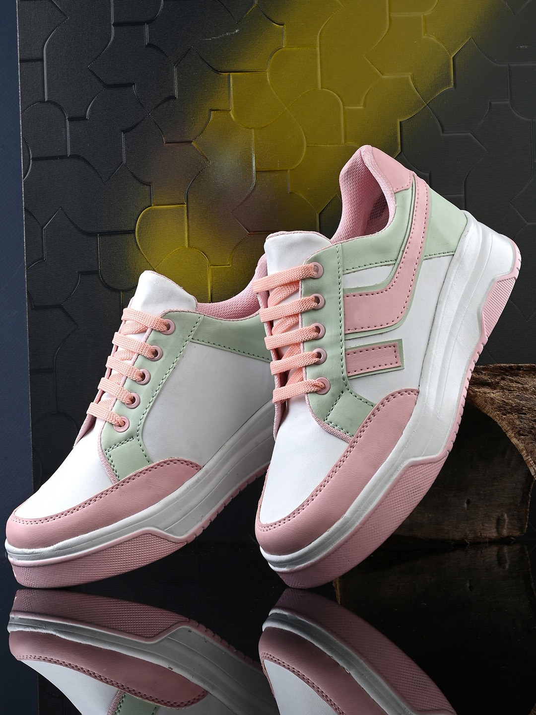 

Roadster Lifestyle Co. Women White And Pink Colourblocked Sneakers