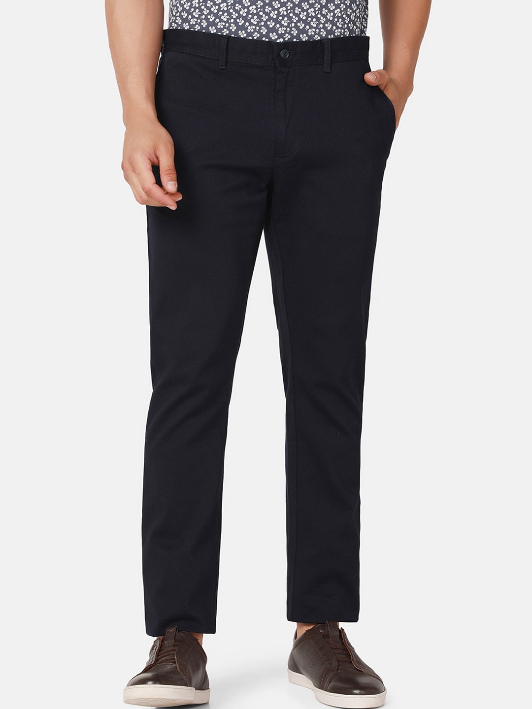 

Blackberrys Men Mid-Rise B-95 Slim Fit Wrinkle Free Chinos Trousers, Navy blue
