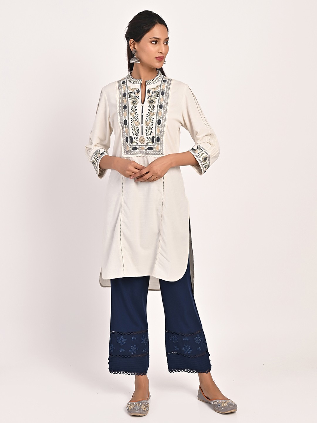 

Lakshita Embroidered Pure Cotton Kurta, Off white