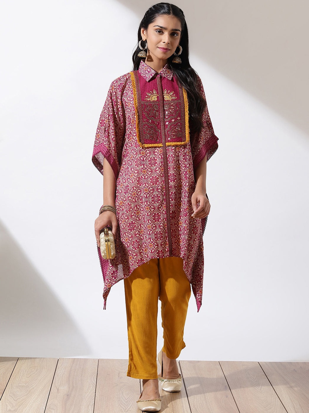 

Lakshita Ethnic Motifs Printed Shirt Collar Sequinned Kaftan Kurta, Pink