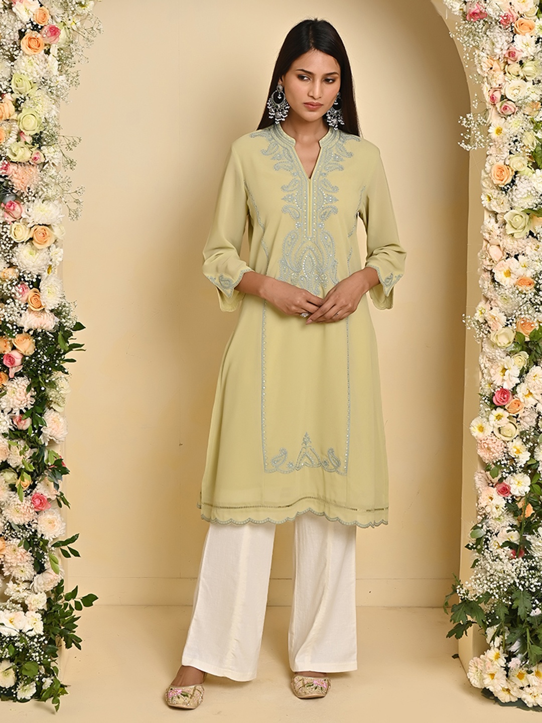 

Lakshita Ethnic Motif Embroidered Mandarin Collar Sequinned Kurta, Yellow