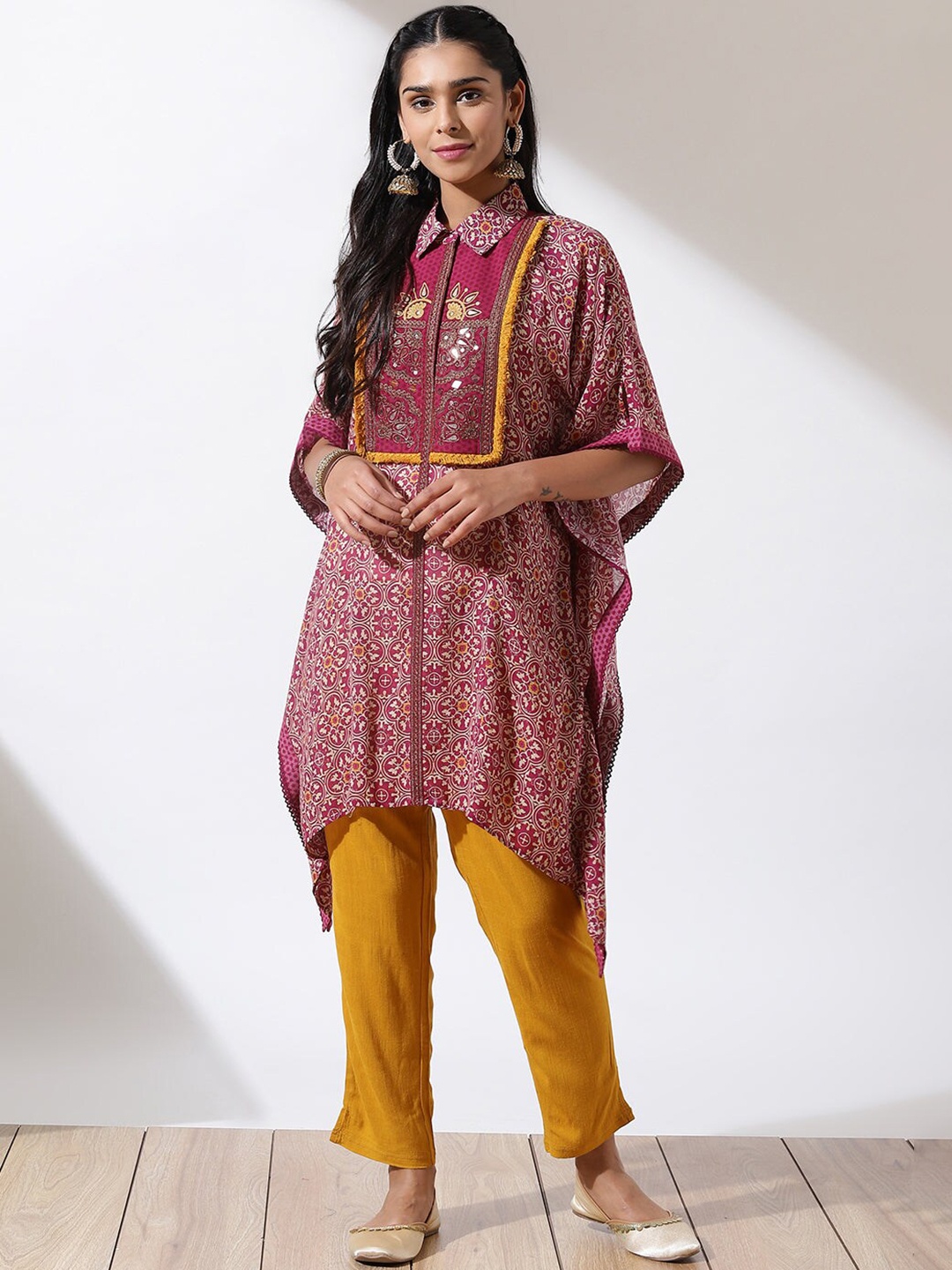 

Lakshita Ethnic Motifs Printed Shirt Collar Sequinned Kaftan Kurta, Pink